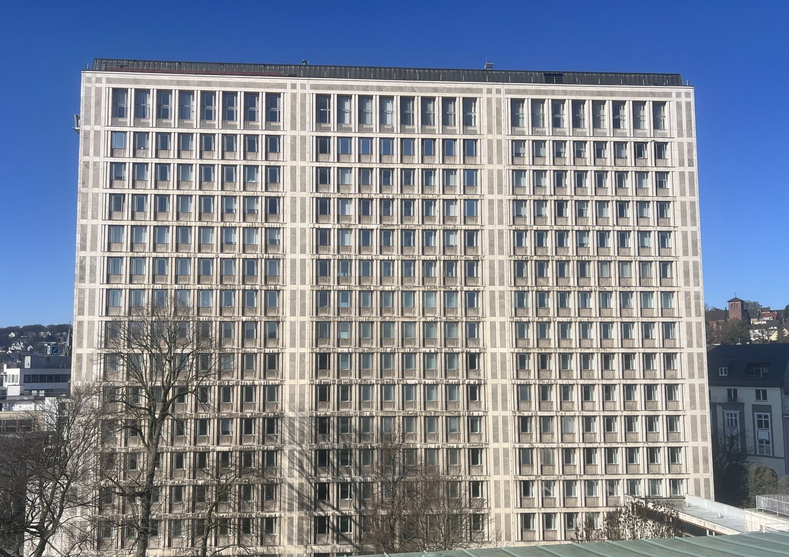 WSP: Repräsentative Büroflächen mit spektakulärem Weitblick – Arbeiten über den Dächern von Wuppertal-Elberfeld WSP: Repräsentative Büroflächen mit spektakulärem Weitblick – Arbeiten über den Dächern von Wuppertal-Elberfeld