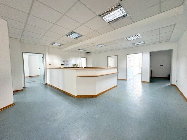 226 m² | 3. Etage | Aufzug | barrierefrei | flexibel gestaltbar | sofort bezugsbereit 226 m² | 3. Etage | Aufzug | barrierefrei | flexibel gestaltbar | sofort bezugsbereit